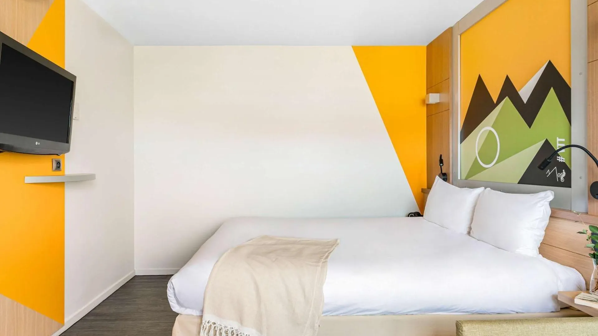 ***  Ibis Styles Annecy Centre Gare Hotel France