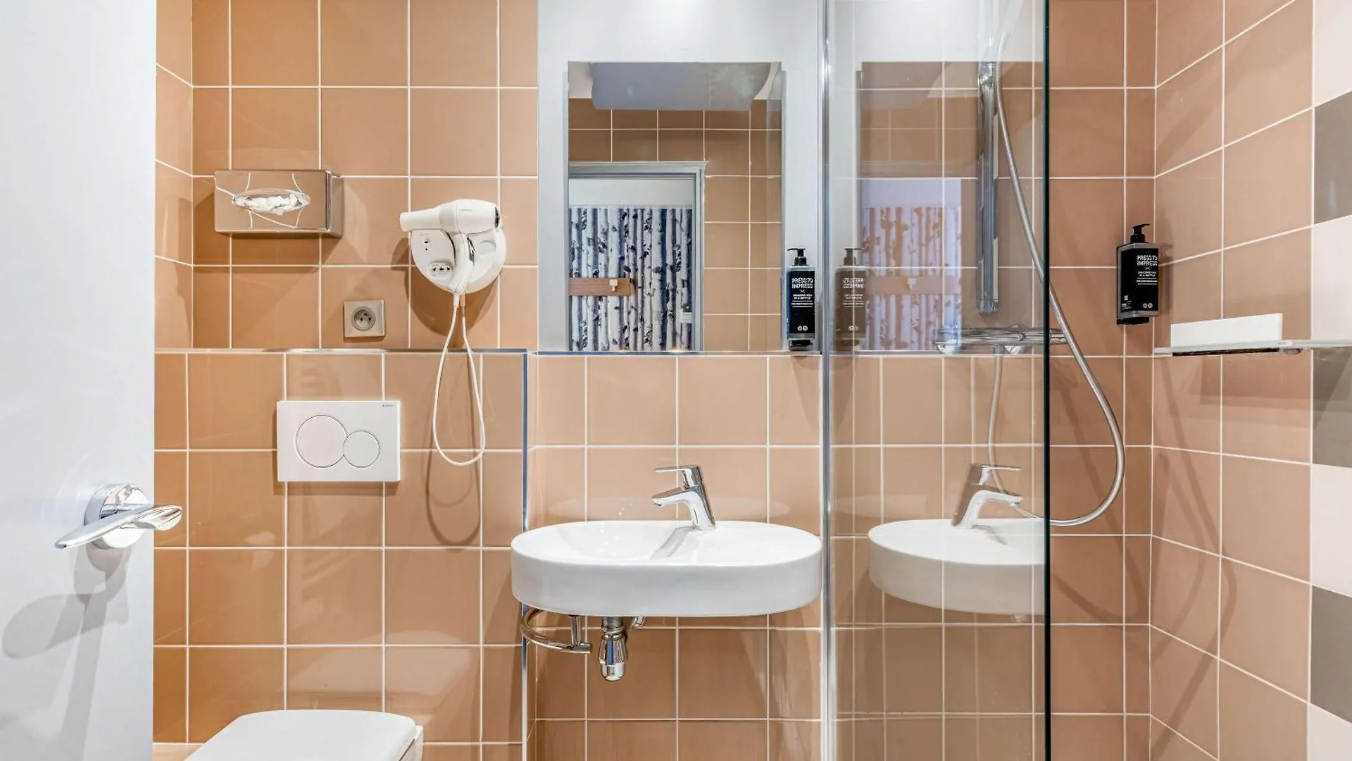 Ibis Styles Annecy Centre Gare Hotel 3*,