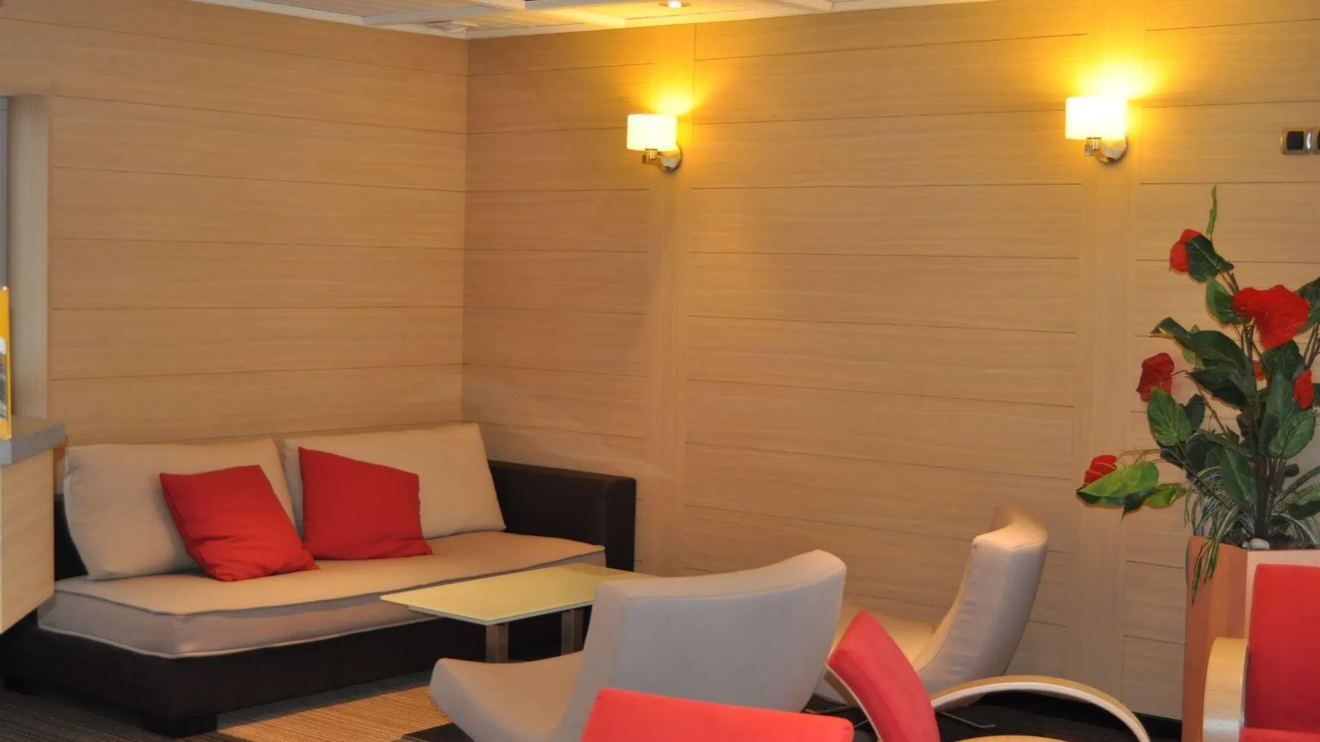 ***  Ibis Styles Annecy Centre Gare Hotel France